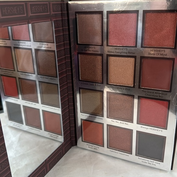 TASTE BEAUTY Hershey's Milk Chocolate 12 Pan Eyeshadow Palette NWT Sealed - Picture 6 of 9